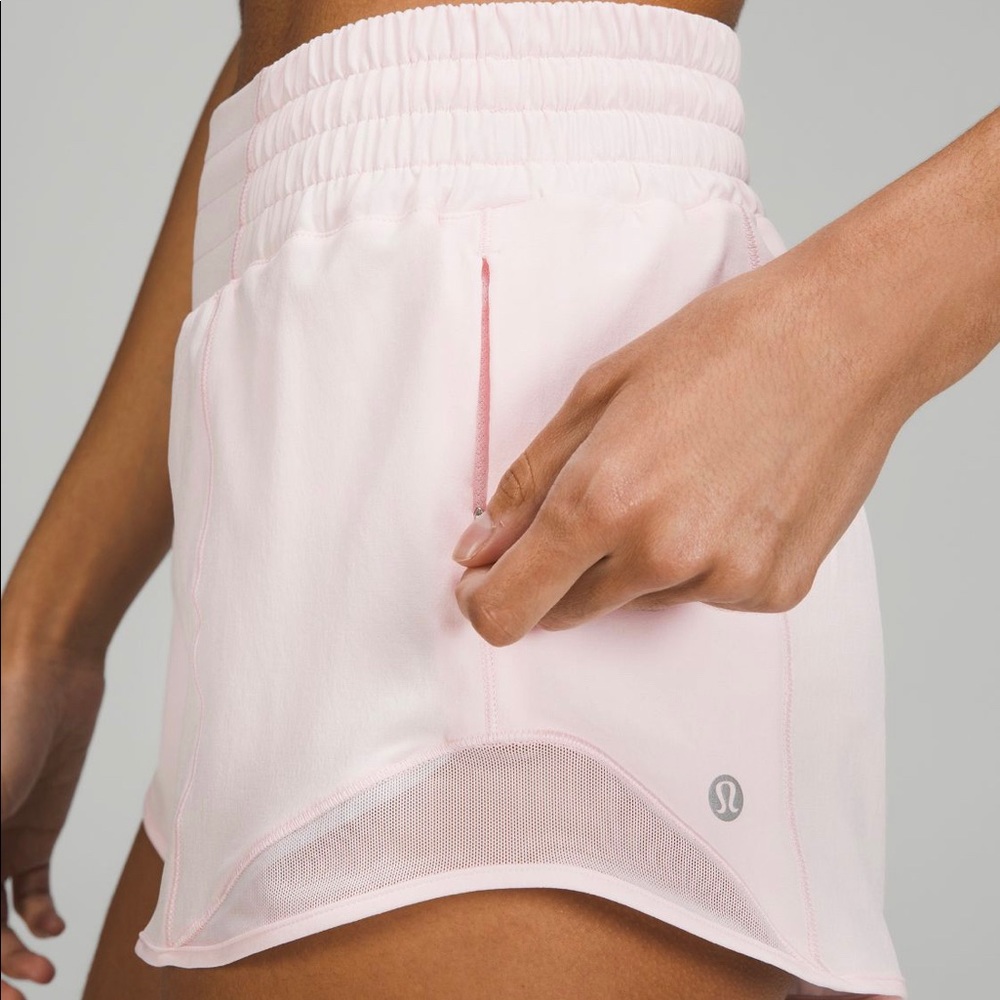Lululemon STRAWBERRY MILKSHAKE Hotty Hot High Rise Short 2.5” - Picture 4 of 6